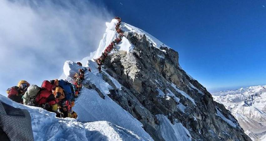 Keindahan dan Tantangan Mendaki Gunung Everest di Nepal